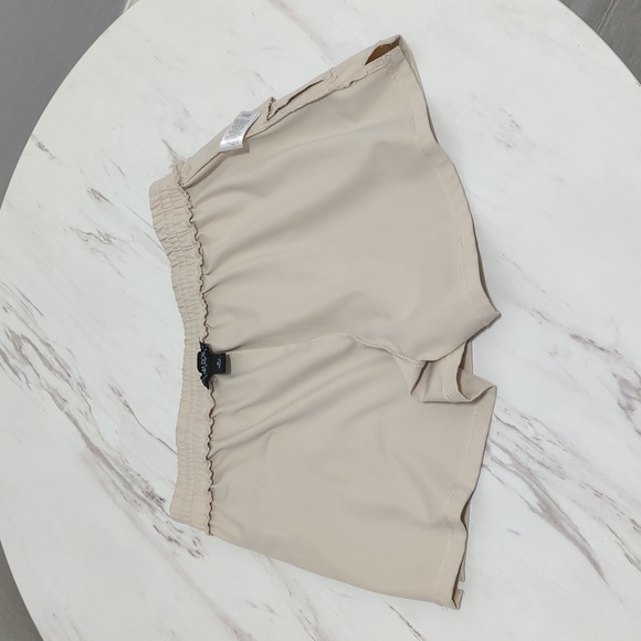 Cynthia Rowley Cream Shorts Size Medium - Picture 8 of 14